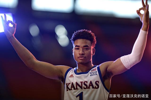 英超德甲意甲赛场精彩回顾：曼联遭曼城绝杀，巴萨强势反弹